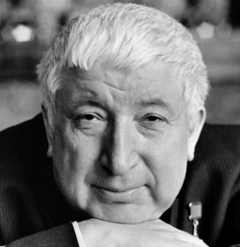 Расул Гамзатов
